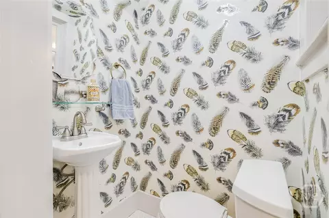 Bath - 37 E 50th St, Savannah, GA 31405 photo 5 of 5