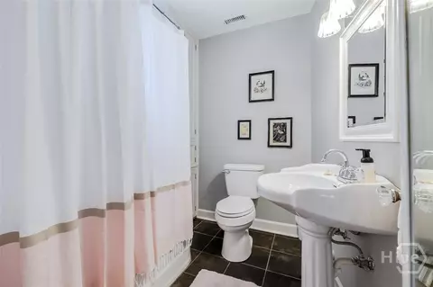 Bath - 37 E 50th St, Savannah, GA 31405 photo 2 of 5