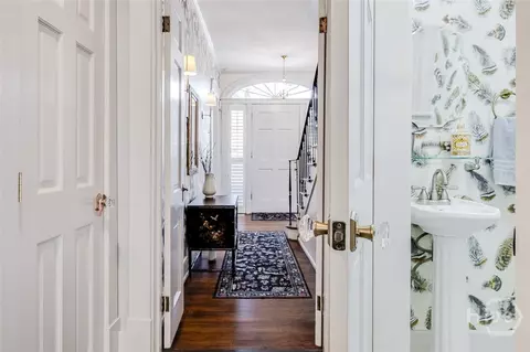 Entry Way - 37 E 50th St, Savannah, GA 31405 photo 2 of 3