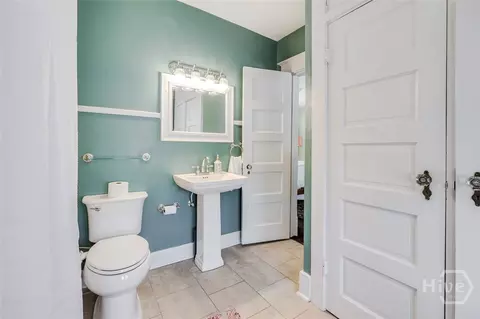 Bath - 37 E 50th St, Savannah, GA 31405 photo 4 of 5