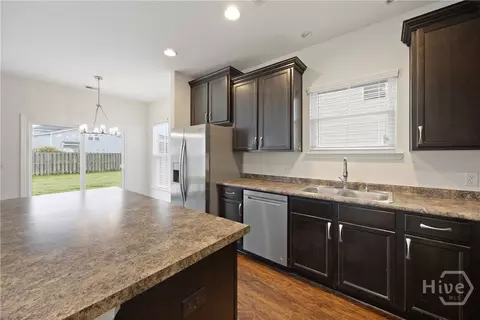 Kitchen - 203 Lakepointe Dr, Savannah, GA 31407 photo 3 of 4