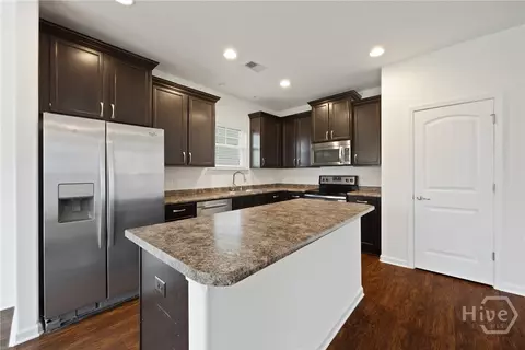 Kitchen - 203 Lakepointe Dr, Savannah, GA 31407 photo 1 of 4
