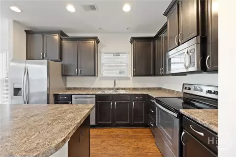 Kitchen - 203 Lakepointe Dr, Savannah, GA 31407 photo 4 of 4