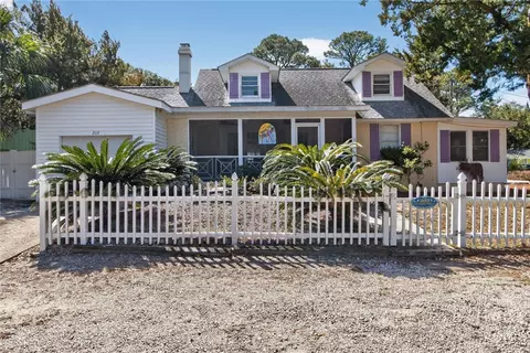 203 7th St, Tybee Island, GA 31328