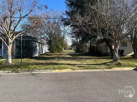 786 Wolf St, Savannah, GA 31401