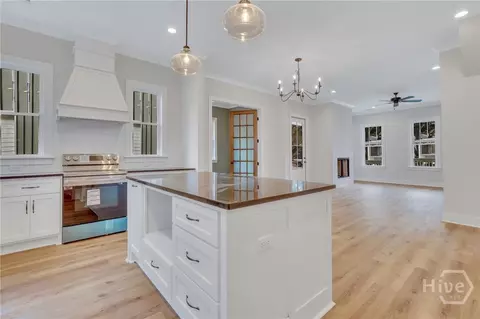 Kitchen - 49 Salt Marsh Dr, Midway, GA 31320 photo 3 of 4