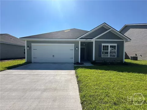 249 Juniper Dr, Hinesville, GA 31313
