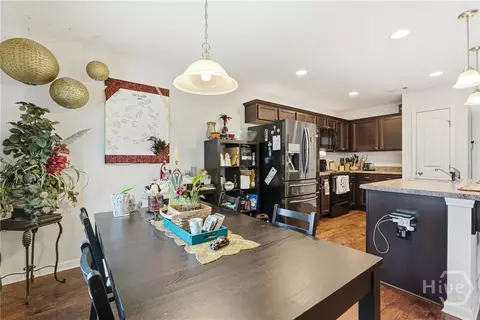Dining - 300 White Willow, Springfield, GA 31329 photo 1 of 2