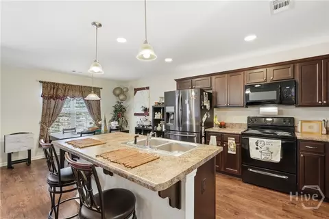 Kitchen - 300 White Willow, Springfield, GA 31329 photo 2 of 2