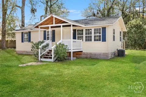 Exterior - 404 S Maple St, Springfield, GA 31329 photo 1 of 2