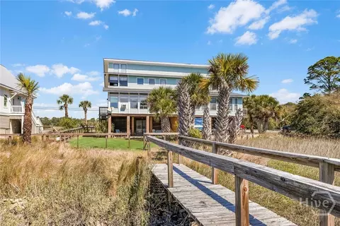 601 6th St #B, Tybee Island, GA 31328
