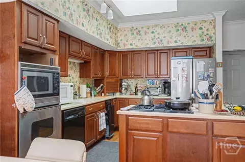 Kitchen - 2 Mceachern Ct, Savannah, GA 31411 photo 2 of 3