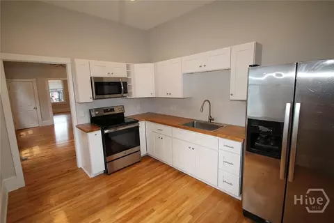 Kitchen - 511 E 34th St, Savannah, GA 31401 photo 2 of 2