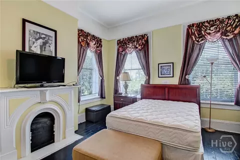 Bedroom - 132 E Oglethorpe Ave, Savannah, GA 31401 photo 4 of 6