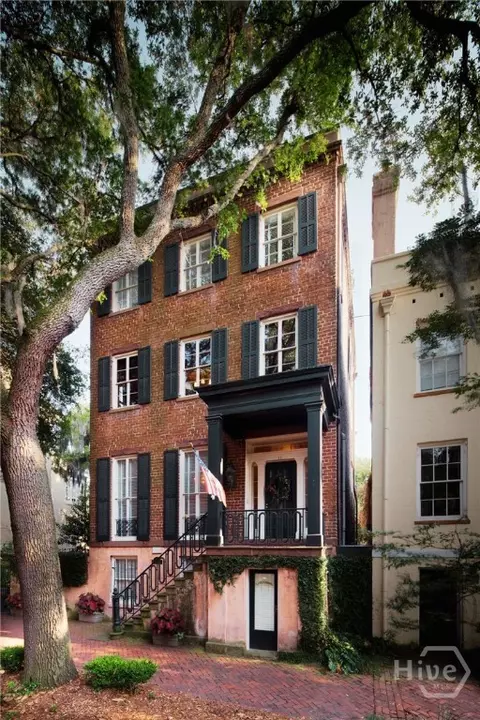 11 W Jones St, Savannah, GA 31401
