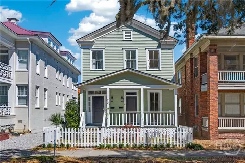 22 E 37th St, Savannah, GA 31401