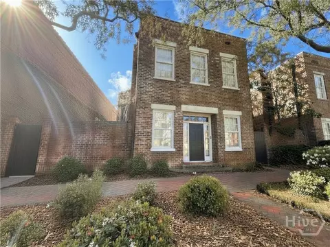 421 Tattnall St, Savannah, GA 31401