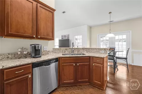 Kitchen - 122 Willow Point Cir, Savannah, GA 31407 photo 4 of 5