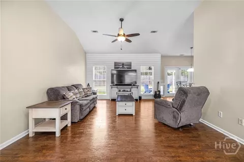 Living - 122 Willow Point Cir, Savannah, GA 31407 photo 1 of 2
