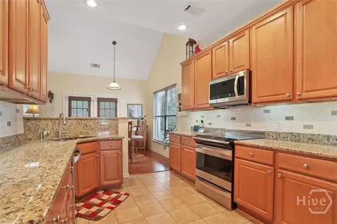 Kitchen - 165 Regency Cir, Pooler, GA 31322 photo 4 of 7