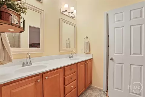 Bath - 165 Regency Cir, Pooler, GA 31322 photo 4 of 5