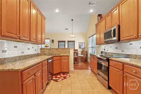 Kitchen - 165 Regency Cir, Pooler, GA 31322 photo 3 of 7