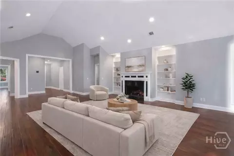 Living - 122 Mallory Pl, Pooler, GA 31322 photo 2 of 3