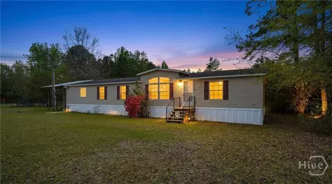 1298 Lee Rd, Pembroke, GA 31321