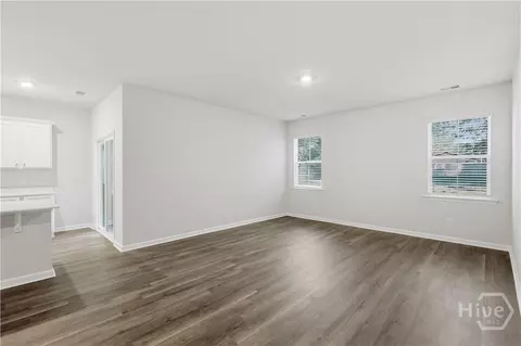Living - 103 Warren St, Rincon, GA 31326 photo 2 of 3