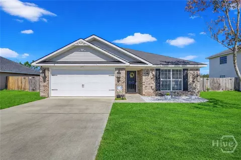 215 Nobel Crst, Hinesville, GA 31313