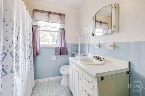 Bath - 48 E 61st St, Savannah, GA 31405 photo 2 of 3