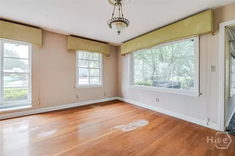 Living - 48 E 61st St, Savannah, GA 31405 photo 4 of 7