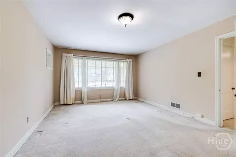Bedroom - 48 E 61st St, Savannah, GA 31405 photo 3 of 4