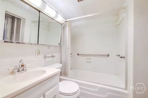 Bath - 48 E 61st St, Savannah, GA 31405 photo 1 of 2