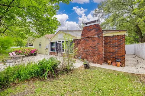 Exterior - 48 E 61st St, Savannah, GA 31405 photo 5 of 6