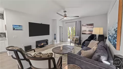 Living - 293 Lillian St, Rincon, GA 31326 photo 2 of 3