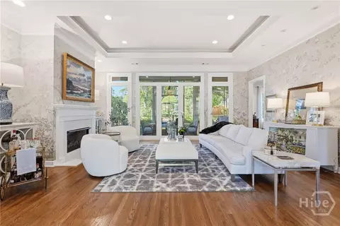 Living - 5 Springpine Ln, Savannah, GA 31411 photo 2 of 7
