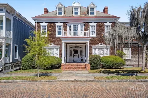 122 E 36th St, Savannah, GA 31401