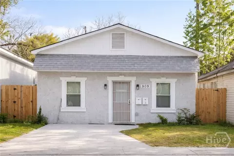 909 W 909 12 W 52nd St, Savannah, GA 31405