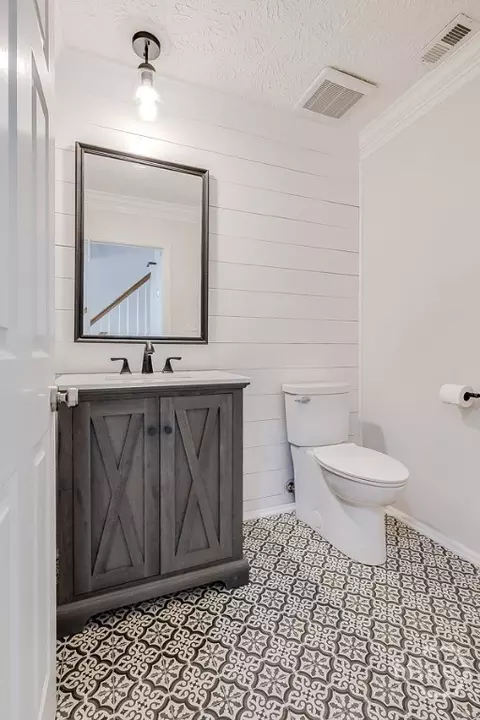Bath - 17 Ramsgate Rd, Savannah, GA 31419 photo 3 of 9