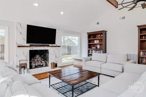 Living - 17 Ramsgate Rd, Savannah, GA 31419 photo 4 of 6