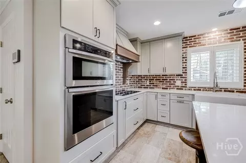 Kitchen - 17 Ramsgate Rd, Savannah, GA 31419 photo 9 of 11