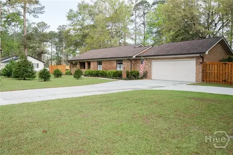 208 Topi Trl, Hinesville, GA 31313