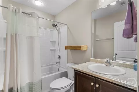Bath - 242 Nashview Trl, Allenhurst, GA 31301 photo 4 of 5