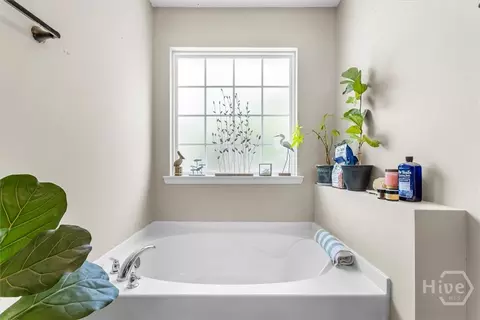 Bath - 242 Nashview Trl, Allenhurst, GA 31301 photo 3 of 5