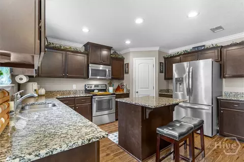 Kitchen - 242 Nashview Trl, Allenhurst, GA 31301 photo 2 of 4