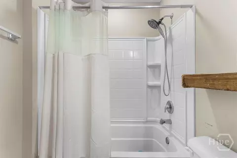 Bath - 242 Nashview Trl, Allenhurst, GA 31301 photo 5 of 5