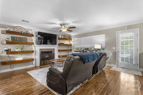 Living - 242 Nashview Trl, Allenhurst, GA 31301 photo 2 of 3
