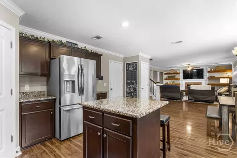 Kitchen - 242 Nashview Trl, Allenhurst, GA 31301 photo 3 of 4
