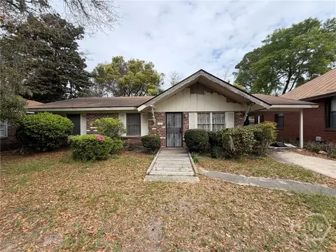 24 W 49th St, Savannah, GA 31405
